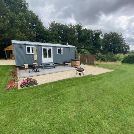 The Bibury - Westwell Downs Shepherd Huts Оксфорд Экстерьер фото