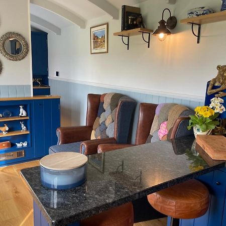 The Bibury - Westwell Downs Shepherd Huts Оксфорд Экстерьер фото