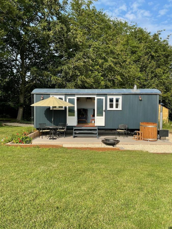 The Bibury - Westwell Downs Shepherd Huts Оксфорд Экстерьер фото
