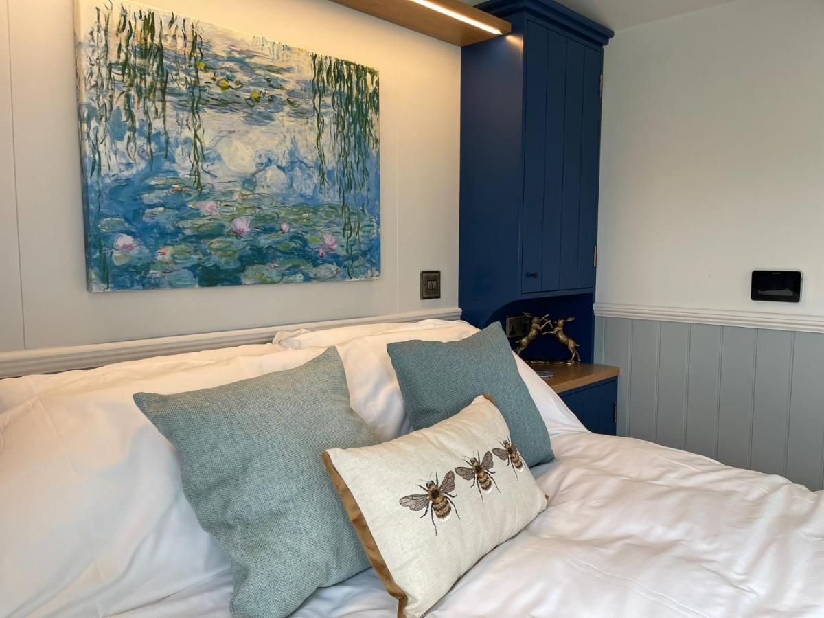 The Bibury - Westwell Downs Shepherd Huts Оксфорд Экстерьер фото