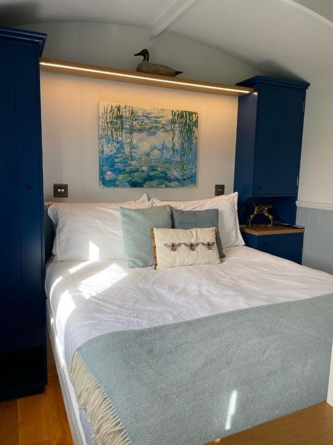 The Bibury - Westwell Downs Shepherd Huts Оксфорд Экстерьер фото