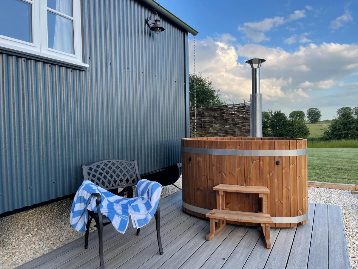 The Bibury - Westwell Downs Shepherd Huts Оксфорд Экстерьер фото