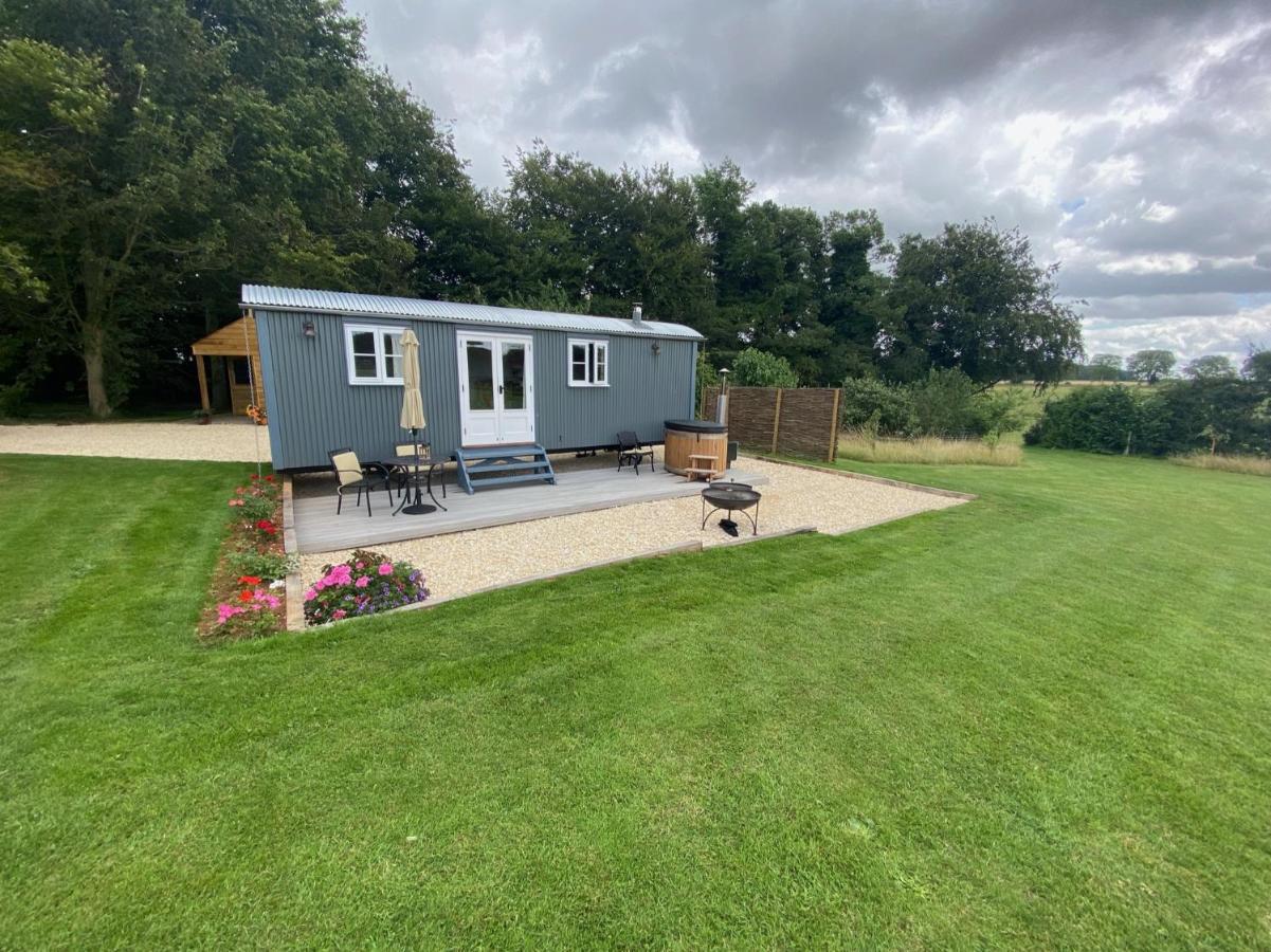 The Bibury - Westwell Downs Shepherd Huts Оксфорд Экстерьер фото